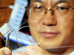 美研究人员开发出长得像光纤的太阳能电池